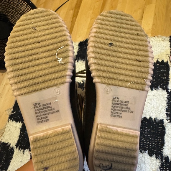 Cozy Tan and Black Women's Winter Boots - Picture 4 of 4